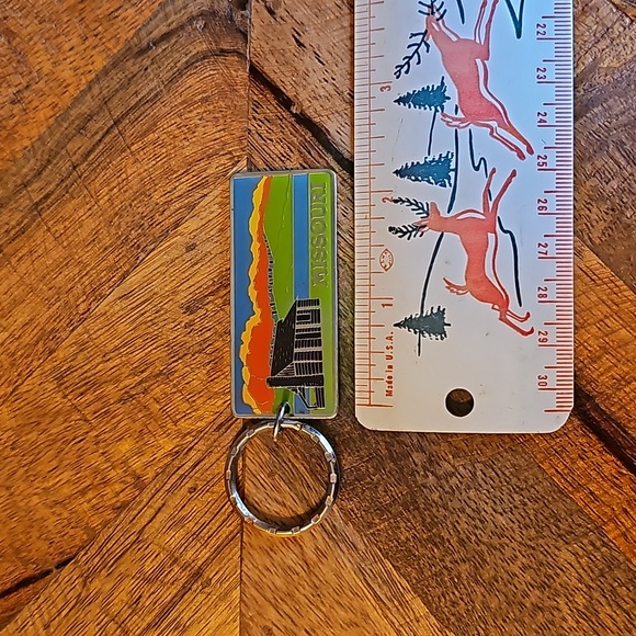 Missouri state souvenir keychain log cabin - Picture 2 of 4